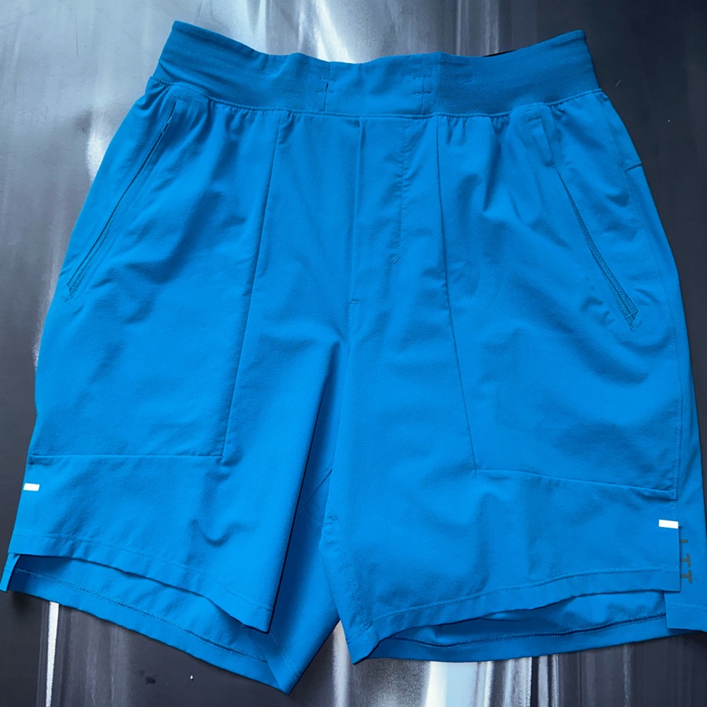 License to train short 7" Linerless Capri